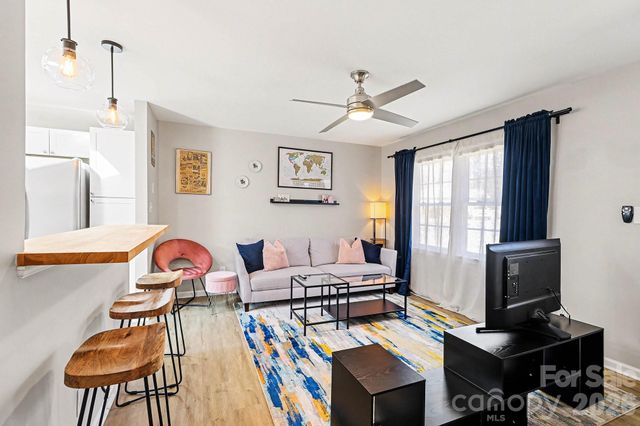 727 Thera Drive, Charlotte, NC 28206