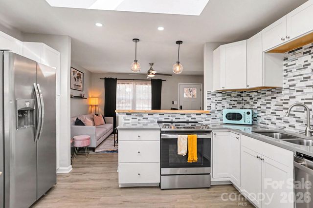 727 Thera Drive, Charlotte, NC 28206