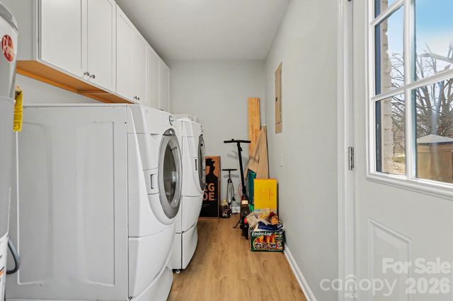 727 Thera Drive, Charlotte, NC 28206