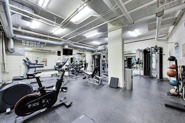 2300 N Commonwealth Avenue 2H, Chicago, IL 60614
