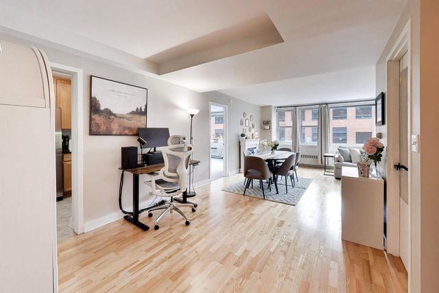 2300 N Commonwealth Avenue 2H, Chicago, IL 60614