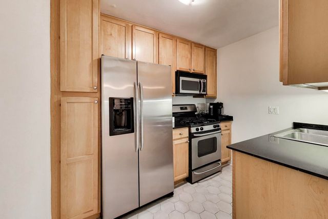 2300 N Commonwealth Avenue 2H, Chicago, IL 60614
