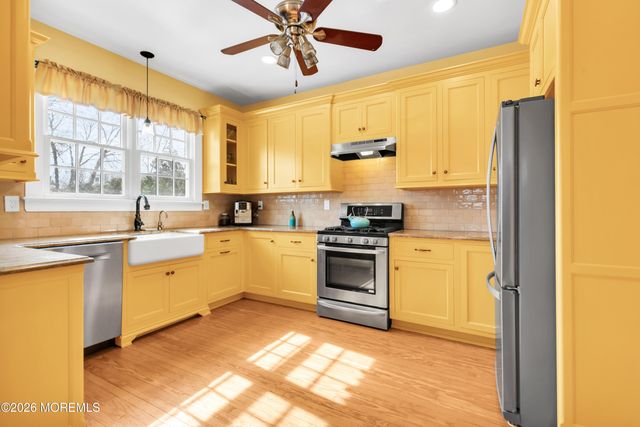 21 Lincoln Avenue, Rumson, NJ 07760