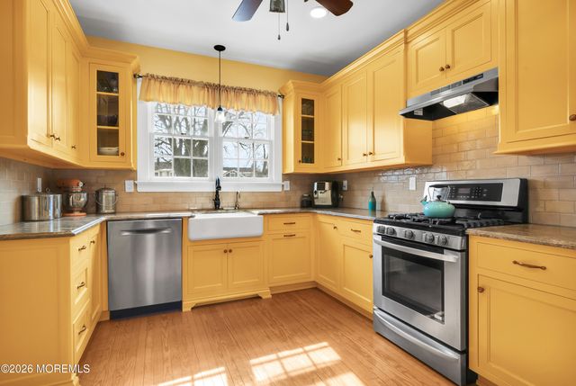 21 Lincoln Avenue, Rumson, NJ 07760