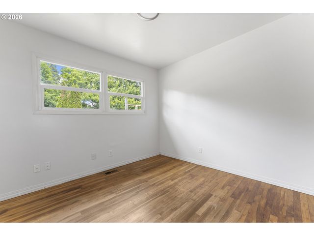 17937 Se LINCOLN St, Portland, OR 97233