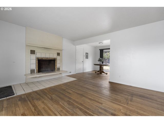 17937 Se LINCOLN St, Portland, OR 97233