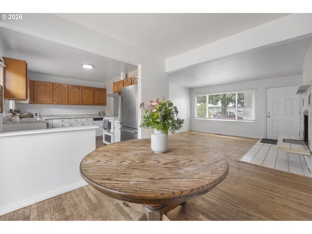 17937 Se LINCOLN St, Portland, OR 97233