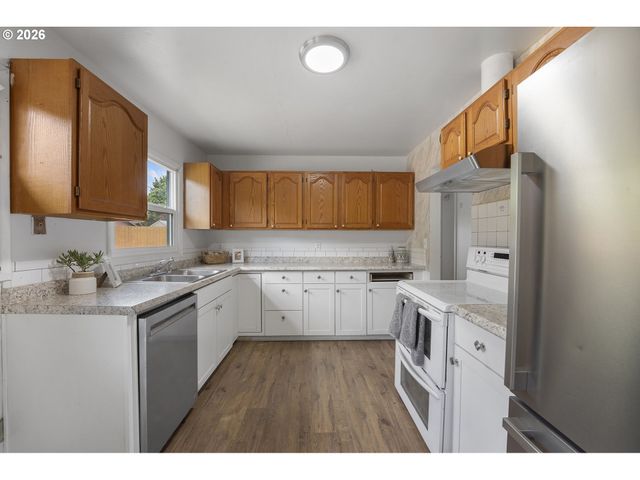 17937 Se LINCOLN St, Portland, OR 97233