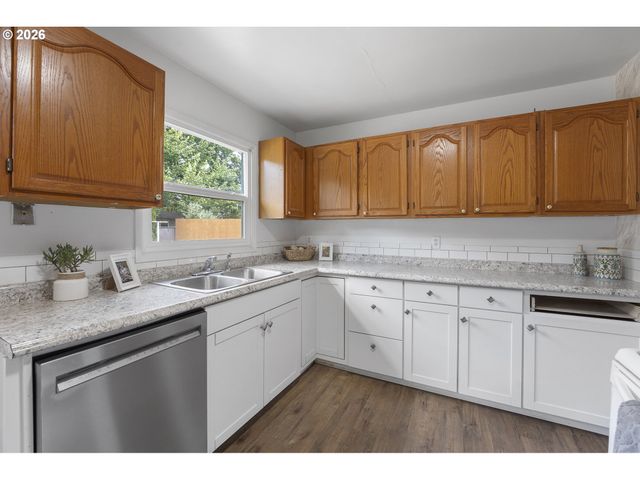 17937 Se LINCOLN St, Portland, OR 97233