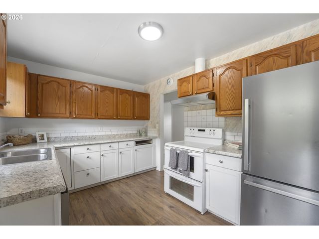 17937 Se LINCOLN St, Portland, OR 97233