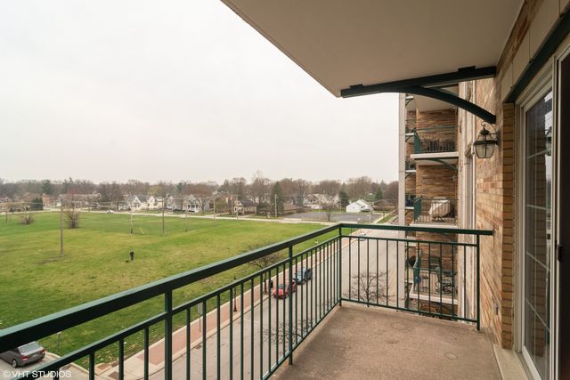 200 W Campbell Street 501, Arlington Heights, IL 60005