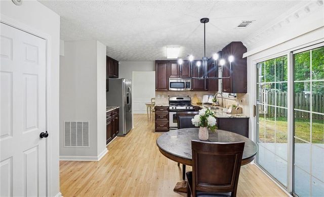 1075 Hidden Pond Lane, Roswell, GA 30075