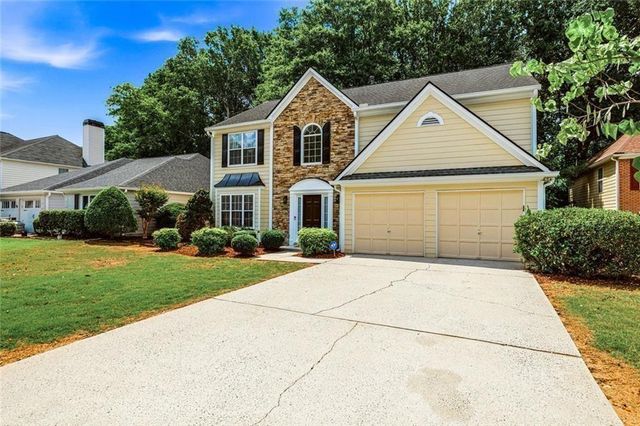 1075 Hidden Pond Lane, Roswell, GA 30075