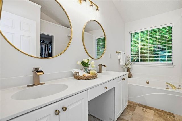 1075 Hidden Pond Lane, Roswell, GA 30075