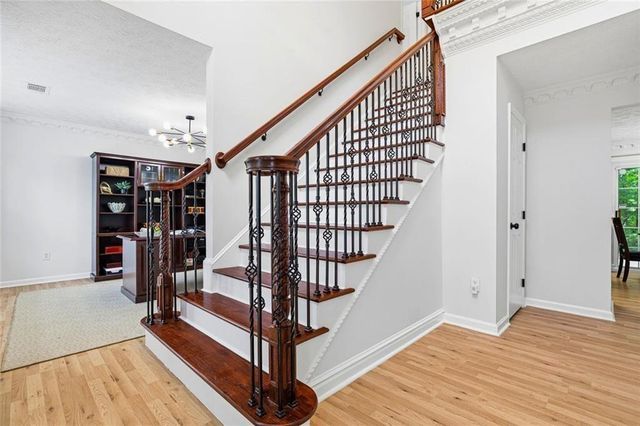 1075 Hidden Pond Lane, Roswell, GA 30075