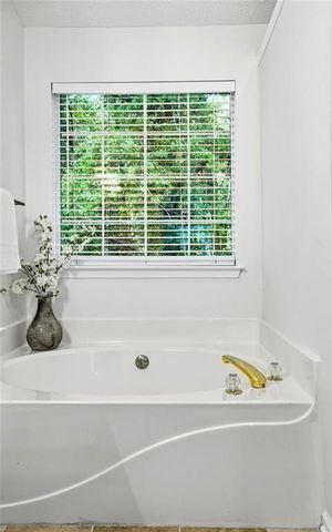 1075 Hidden Pond Lane, Roswell, GA 30075