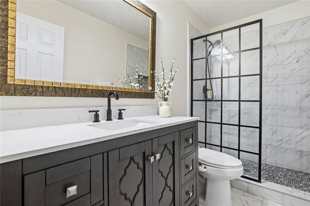 1075 Hidden Pond Lane, Roswell, GA 30075