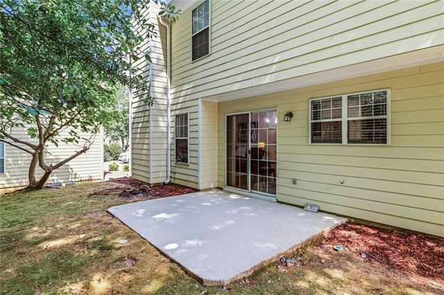 1075 Hidden Pond Lane, Roswell, GA 30075