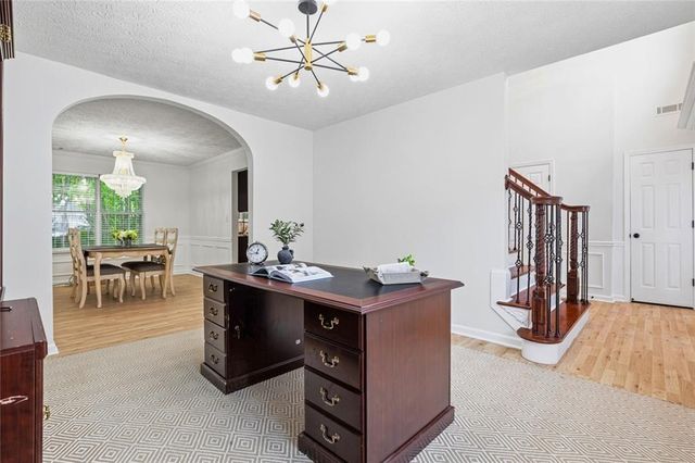 1075 Hidden Pond Lane, Roswell, GA 30075