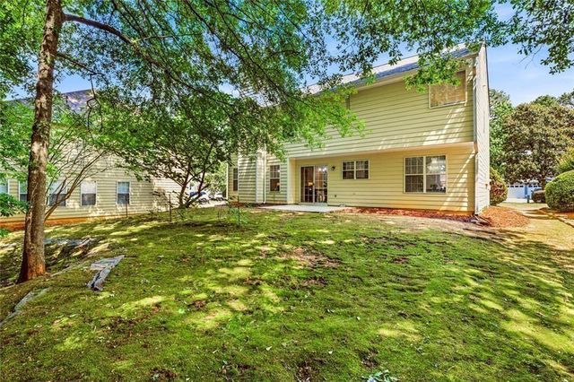 1075 Hidden Pond Lane, Roswell, GA 30075