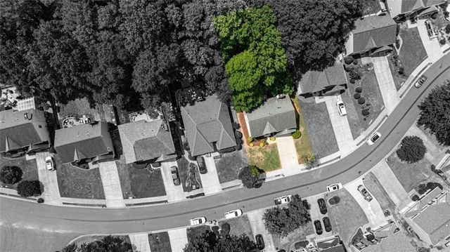 1075 Hidden Pond Lane, Roswell, GA 30075