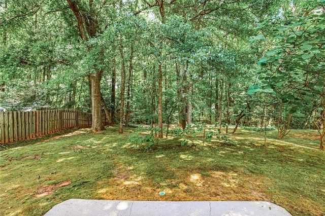 1075 Hidden Pond Lane, Roswell, GA 30075