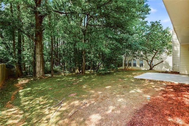1075 Hidden Pond Lane, Roswell, GA 30075