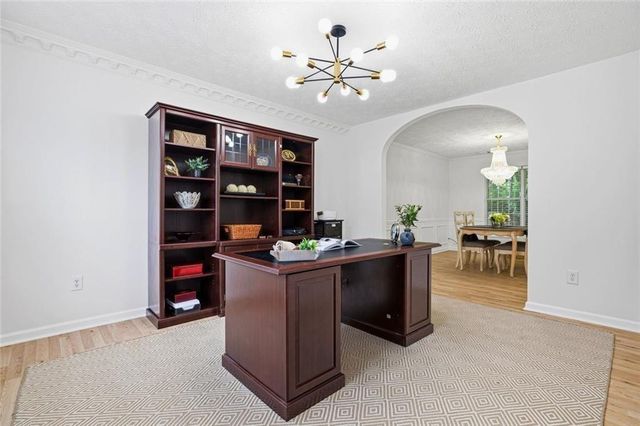 1075 Hidden Pond Lane, Roswell, GA 30075