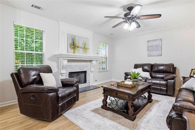 1075 Hidden Pond Lane, Roswell, GA 30075