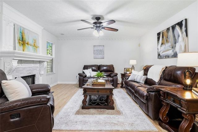 1075 Hidden Pond Lane, Roswell, GA 30075