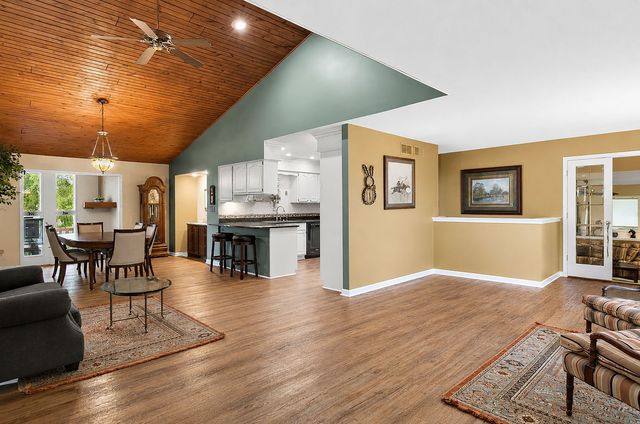 12N185 Muirhead Road, Elgin, IL 60123