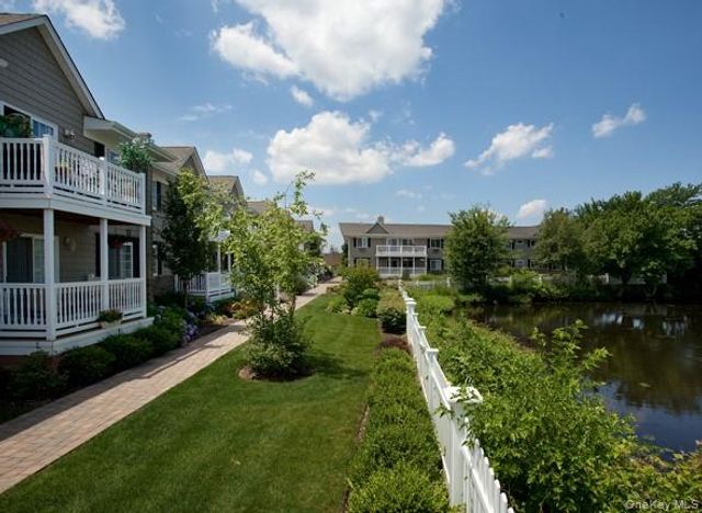 9 Willowbrook Road 7C, Bay Shore, NY 11706