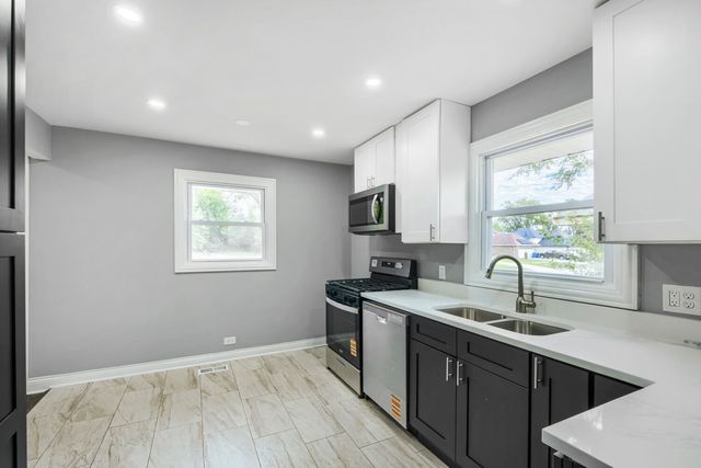 576 W 16th Street, Chicago Heights, IL 60411