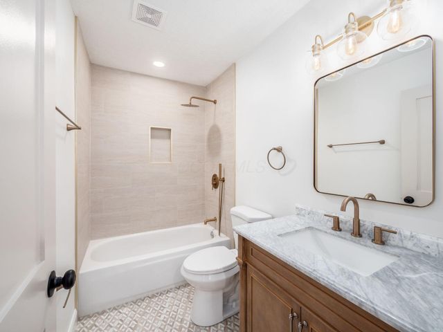 4988 Galway Drive, Dublin, OH 43017