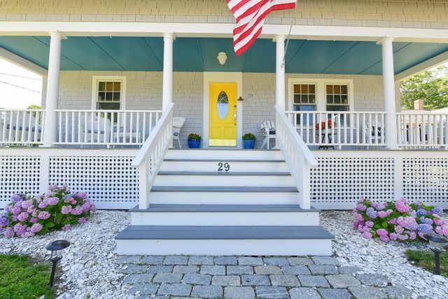 29 Lafayette Avenue, Buzzards Bay, MA 02532