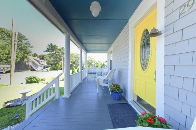 29 Lafayette Avenue, Buzzards Bay, MA 02532