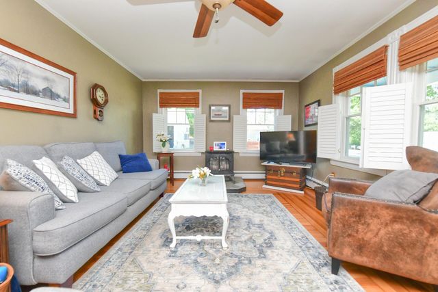 29 Lafayette Avenue, Buzzards Bay, MA 02532