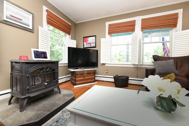 29 Lafayette Avenue, Buzzards Bay, MA 02532