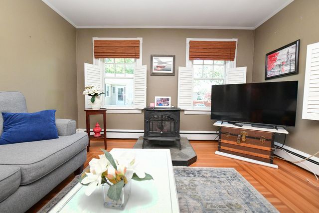 29 Lafayette Avenue, Buzzards Bay, MA 02532