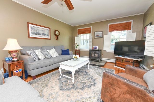 29 Lafayette Avenue, Buzzards Bay, MA 02532