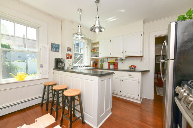 29 Lafayette Avenue, Buzzards Bay, MA 02532