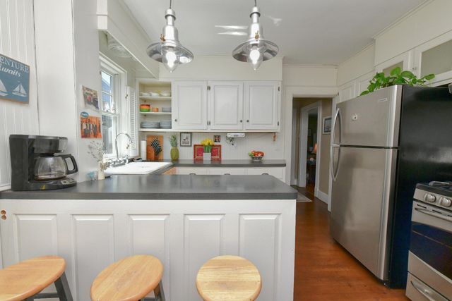 29 Lafayette Avenue, Buzzards Bay, MA 02532