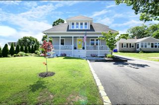 29 Lafayette Avenue, Buzzards Bay, MA 02532