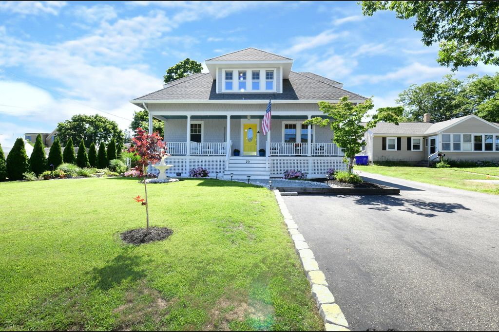 29 Lafayette Avenue, Buzzards Bay, MA 02532