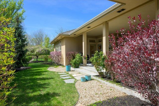 2135 W Forest Grove Ct, Eagle, ID 83616