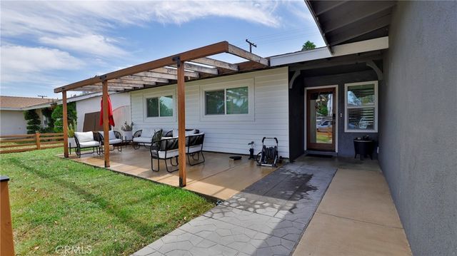 10068 Fox, Riverside, CA 92503