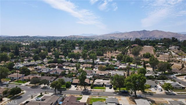 10068 Fox, Riverside, CA 92503