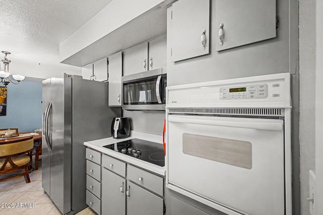 942 LEISURE WORLD --, Mesa, AZ 85206
