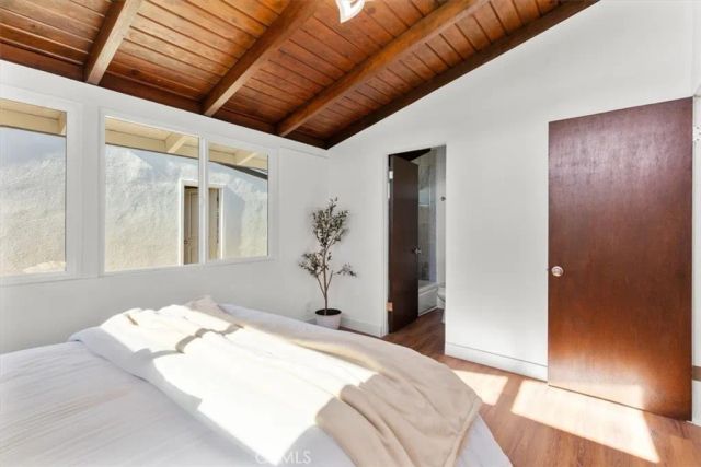 8008 Aura, Reseda, CA 91335