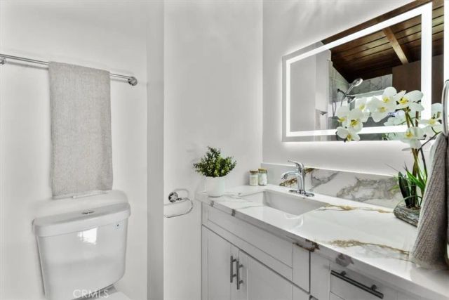 8008 Aura, Reseda, CA 91335